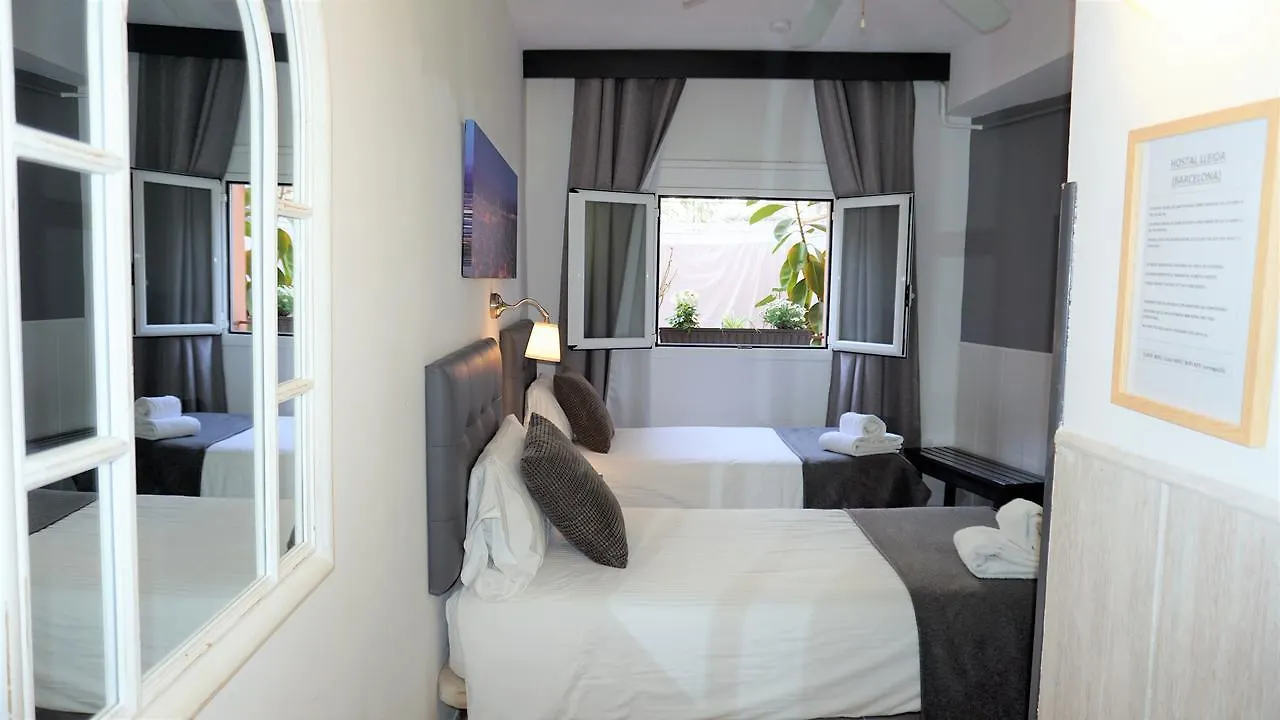 Hostal Lleida Barcelona Guest house