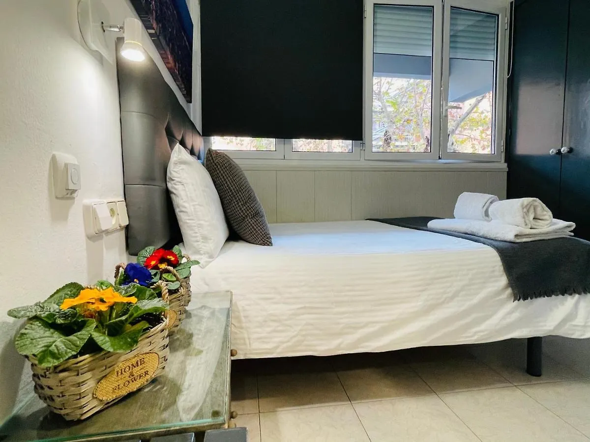Hostal Lleida Barcelona Guest house