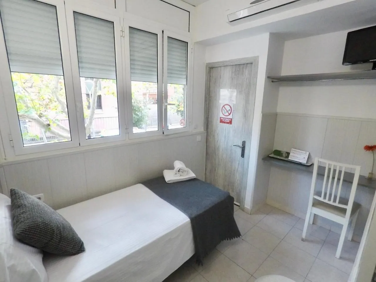 Guest house Hostal Lleida Barcelona