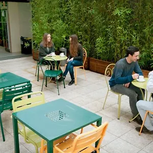https://pere-tarres-hostel.topbarcelonahotels.com